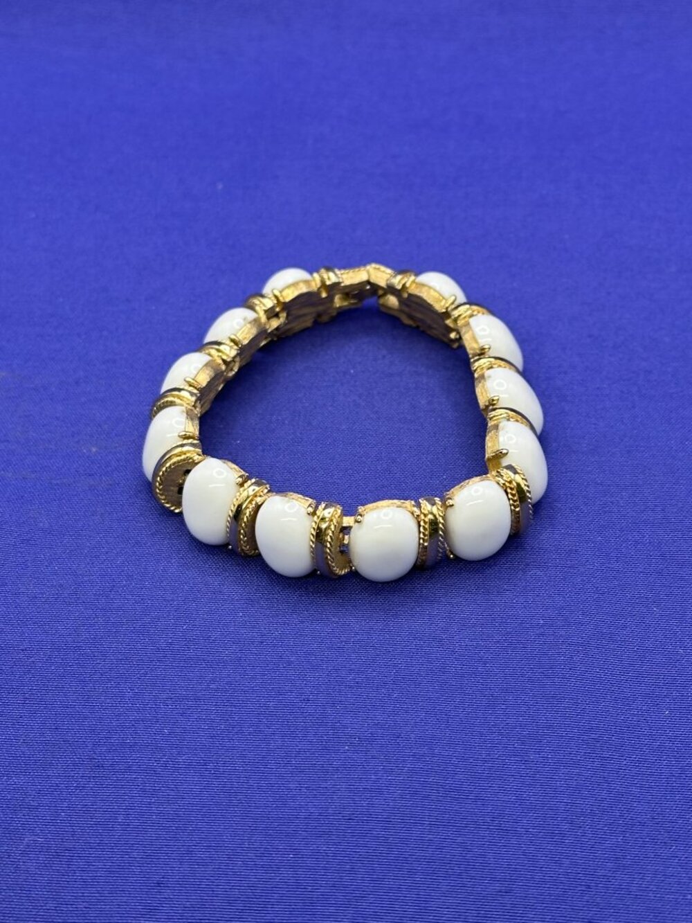 VTG Crown Trifari Mid-Century Bracelet Oval White Cabochons - Picture 10 of 15